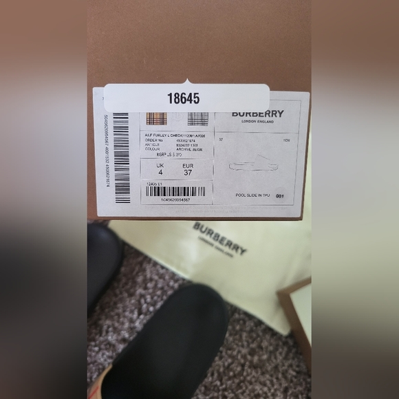 Burberry - Picture 4 of 6